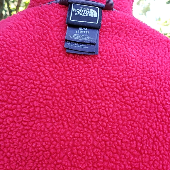 The North Face Boys Heavy Fleece jacket. Red - Picture 10 of 10